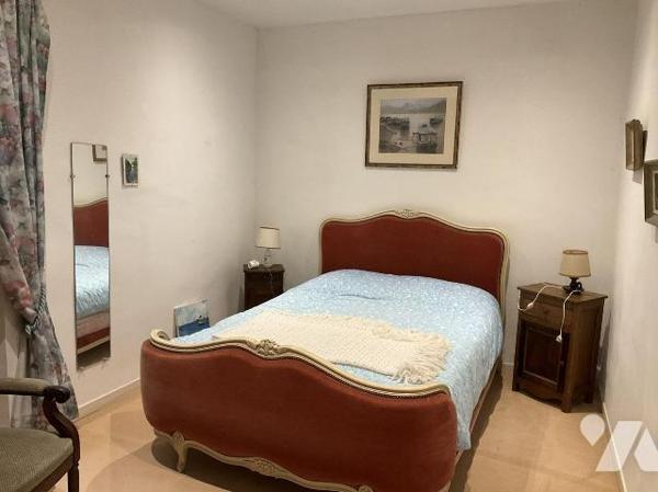 A VENDRE : Charmante propriété dans petit village, située au calme à environ 12 kilomètres au s...