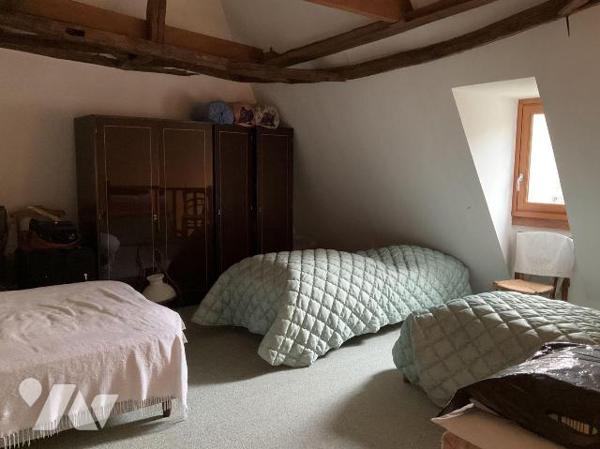 A VENDRE : Charmante propriété dans petit village, située au calme à environ 12 kilomètres au s...