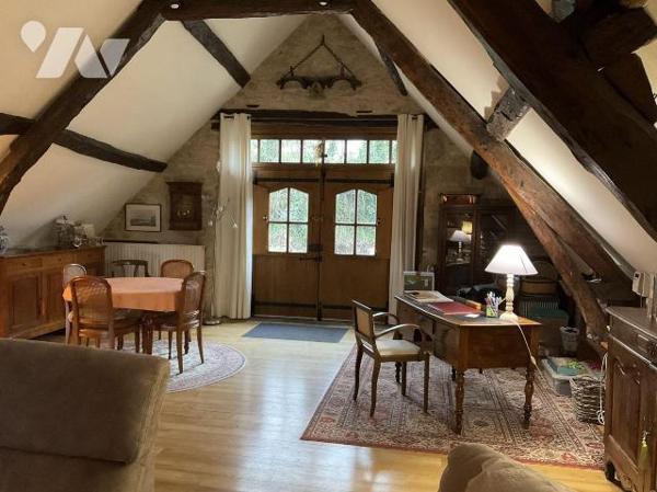 A VENDRE : Charmante propriété dans petit village, située au calme à environ 12 kilomètres au s...