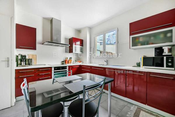 Paris 5ème limite 6ème, sectorisation Henri IV, bel appartement 3/4 pièces avec vue sur Note-Dame.