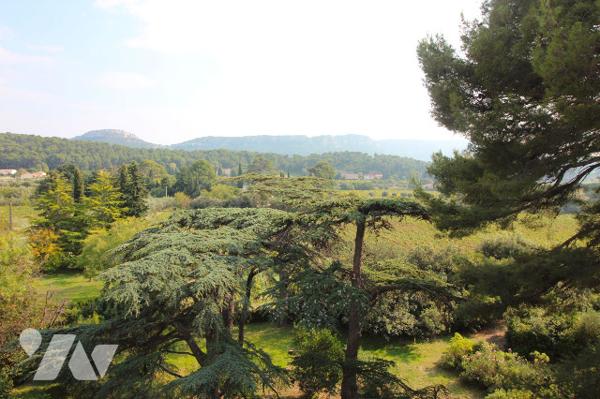 L'Etude Maubé vend une magnifique propriété de charme de plus de 500m2 située à Cassis.
