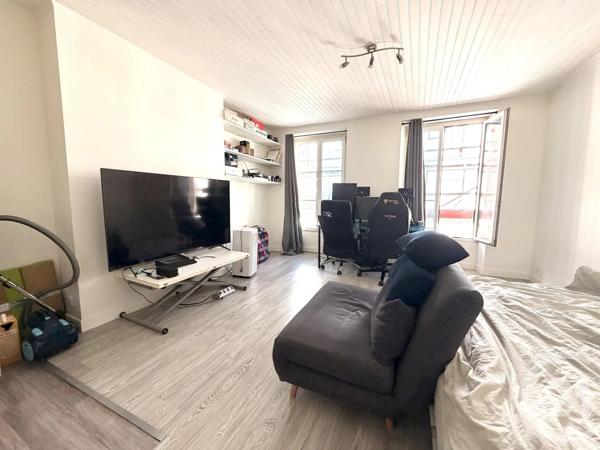 Appartement F1 à vendre  1 pièce - 27 m 2   PARIS  - 75018