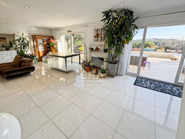 Maison Septemes Les Vallons T6 de 167.53 m2 avec piscine