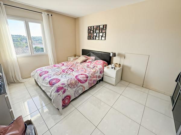 Maison Septemes Les Vallons T6 de 167.53 m2 avec piscine