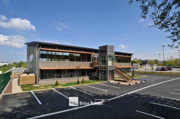 Bureaux à louer à Bron surface de 622 m² avec certification BBC