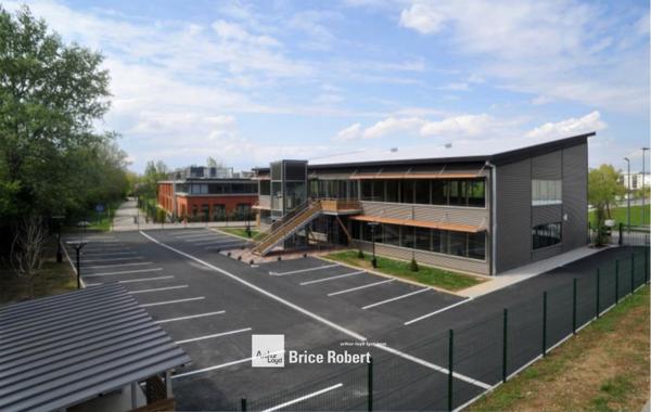 Bureaux à louer à Bron surface de 622 m² avec certification BBC