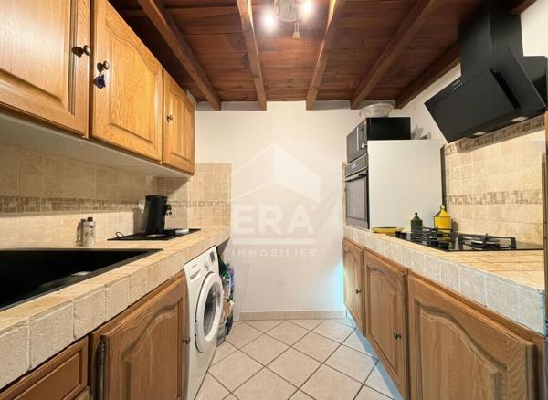 À VENDRE EN EXCLUSIVITÉ 84120 PERTUIS MAISON DE VILLAGE 4 PIÈCES D'ENVIRON 83 M² AVEC PANNEAUX SOLAIRES.