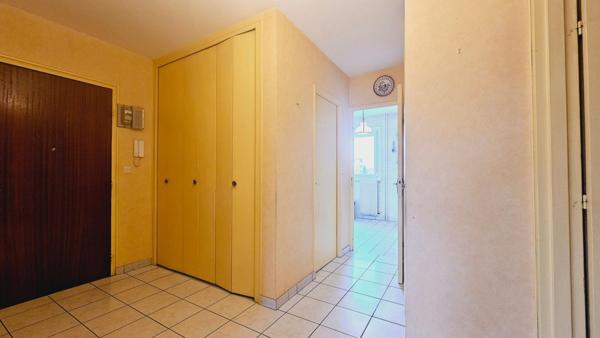 BOURGES APPARTEMENT 3 PIECES 81M² BALCONS PARKING