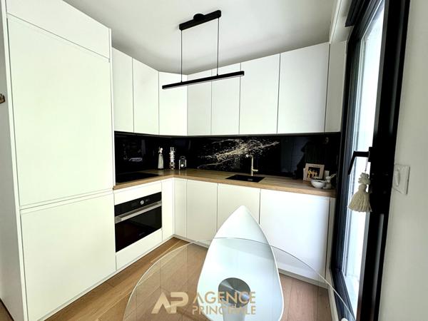 Appartement - T3 - 2 chambres - La Rochelle secteur Médiathèque (Ville en Bois) 498 750 € **  - Référence  JH735D3