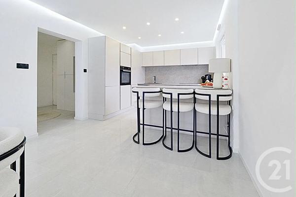 Appartement F4 à vendre  4 pièces - 76,10 m 2   MONTBELIARD  - 25