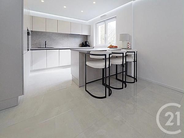 Appartement F4 à vendre  4 pièces - 76,10 m 2   MONTBELIARD  - 25