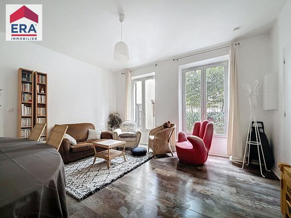 APPARTEMENT 3 PIECES 57M² + 3 COURS PRIVATIVES