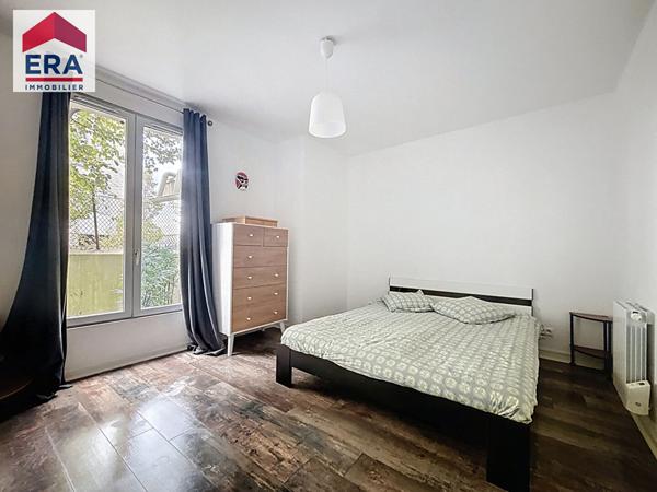 APPARTEMENT 3 PIECES 57M² + 3 COURS PRIVATIVES