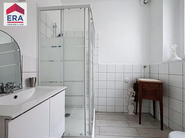 APPARTEMENT 3 PIECES 57M² + 3 COURS PRIVATIVES