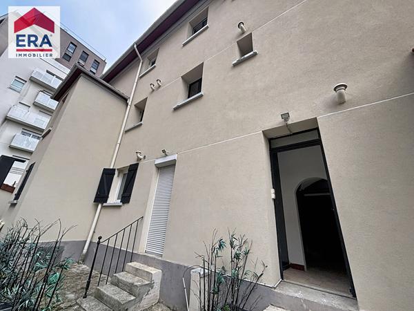 APPARTEMENT 3 PIECES 57M² + 3 COURS PRIVATIVES