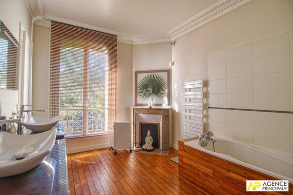 Versailles Les Prés Maison exceptionnelle de 320 m² au sol sur une parcelle de 550 m² €2 990 000 ** - Référence 27619