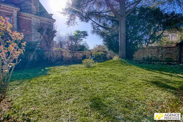 Versailles Les Prés Maison exceptionnelle de 320 m² au sol sur une parcelle de 550 m² €2 990 000 ** - Référence 27619
