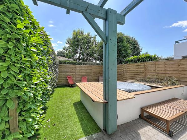 Maison
         4 pièces
        - 81 m² 340 000 € *