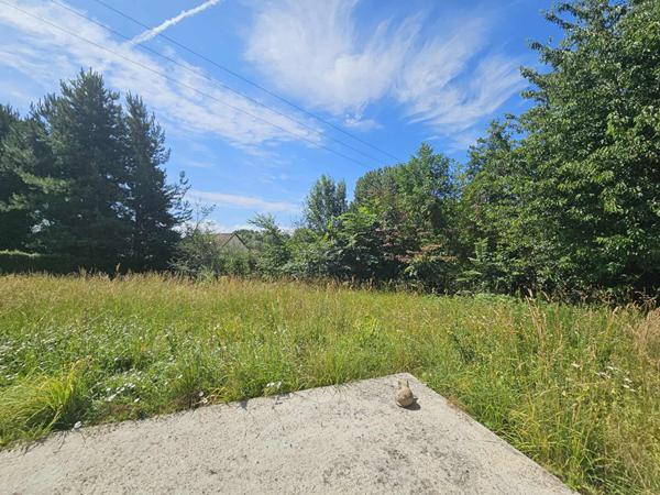 Vaste pavillon récent - Rue