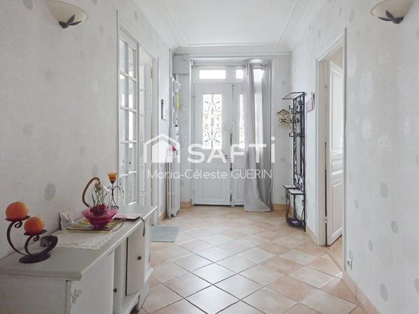 MAISON FAMILIALE  — CALME, VOLUMES ET ACCÈS PARIS