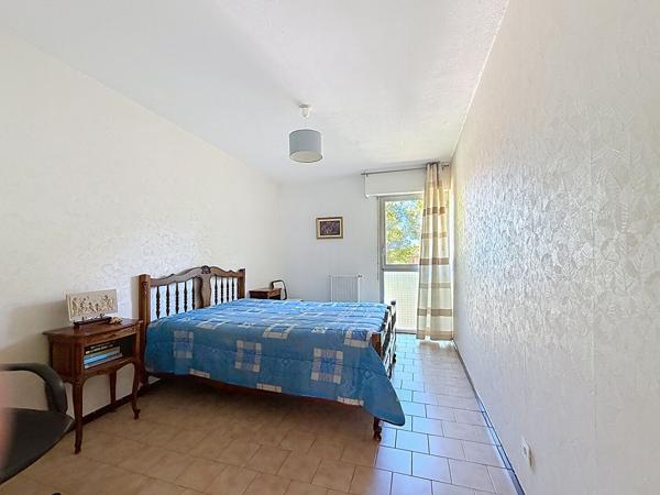 À vendre Grand appartement T5 de 103 m² à La Seyne-sur-Mer.