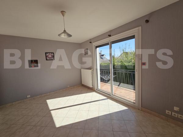 Coulommiers même, pavillon traditionnel de 135 m² habitable sur sous-sol total: salon/séjour de 32.5