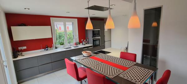 Meyzieu (69330) Villa 7 pièces de 159 m², sous-sol