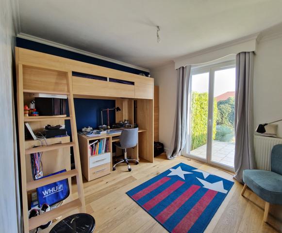 Meyzieu (69330) Villa 7 pièces de 159 m², sous-sol