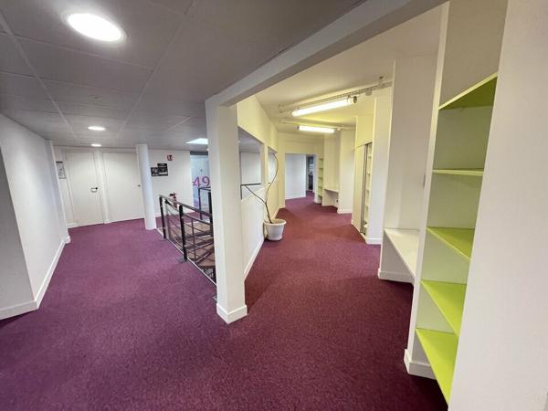 BUREAUX DE 1127M² A VENDRE PROCHE DES COMMERCES ET VISIBLES DEPUIS LA ROCADE