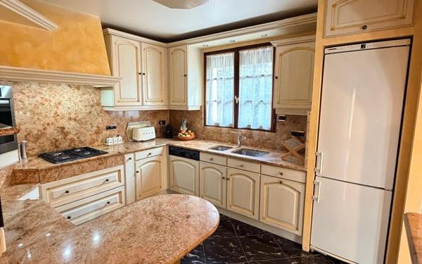 Maison à vendre    5 pièces • 170,96 m2 Joinville-le-Pont