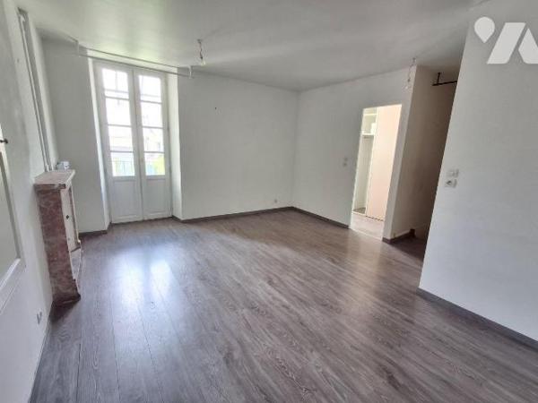 Maison à Vendre à Argentan (61200) disposant d'une surface habitable d'environ 100 m² et est si...