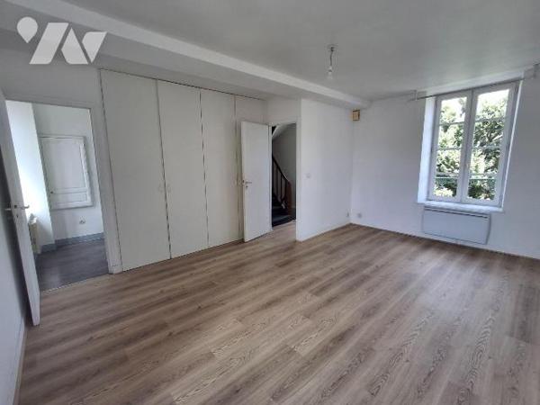 Maison à Vendre à Argentan (61200) disposant d'une surface habitable d'environ 100 m² et est si...