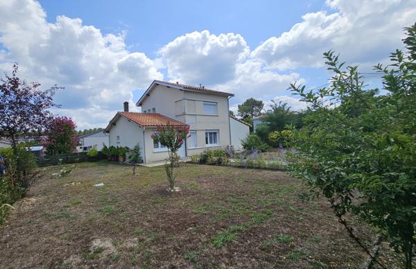 Casteljaloux (47700) Maison proximité voie verte, emplacement idéal entre lac et centre ville, 3 chambres, garage, jardin 1000m²