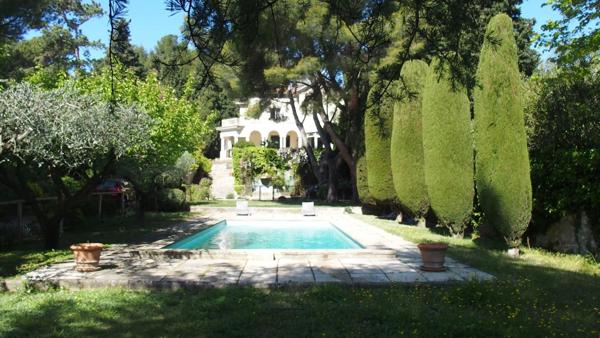 Vente Maison 6 pièces 215 m2 à Villeneuve-Lès-Avignon