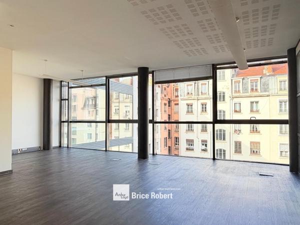 Bureaux à vendre à Lyon 6ème emplacement premium proche Part-Dieu