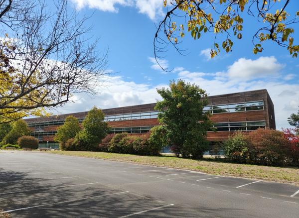 Bureaux à louer à Boigny-sur-Bionne - Proche Orléans (45) - 4 200 m² divisibles à partir de 533 m2 - Loyer attractif 50 euros HT/m²/an
