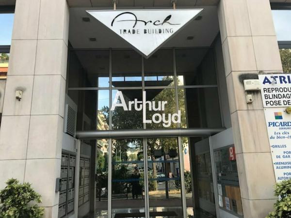 Bureaux à louer 315 m² Le Cannet accès immédiat autoroute A8 parking