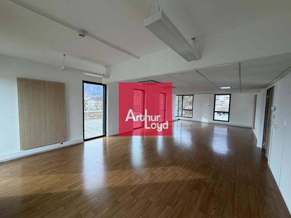 Bureaux à louer à Meylan surface de 292 m² avec parkings privatifs