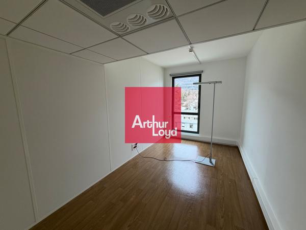 Bureaux à louer à Meylan surface de 292 m² avec parkings privatifs