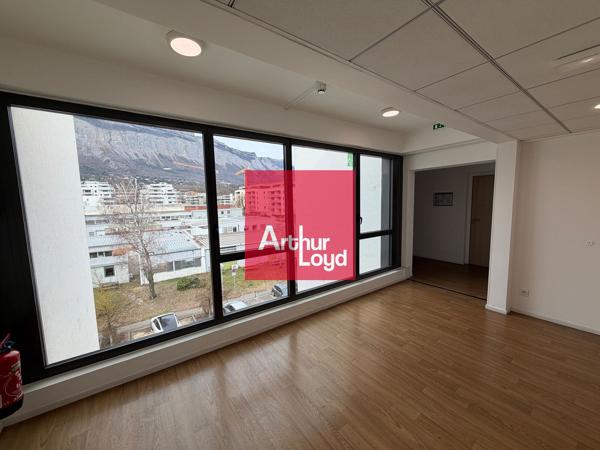 Bureaux à louer à Meylan surface de 292 m² avec parkings privatifs