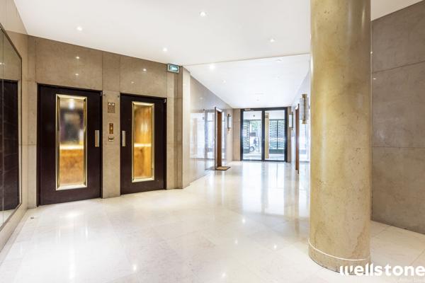 Bureaux à louer à PARIS 75008