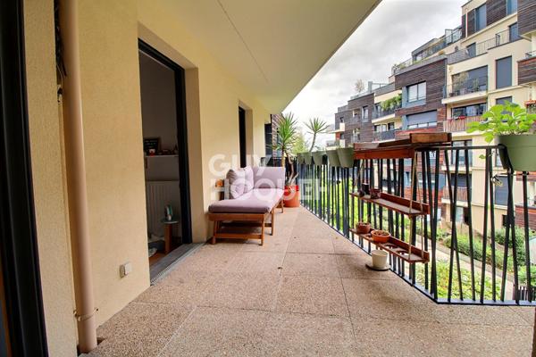 À vendre : Chaville coeur de ville - Appartement contemporain 3 pièces avec balcon et place de parking