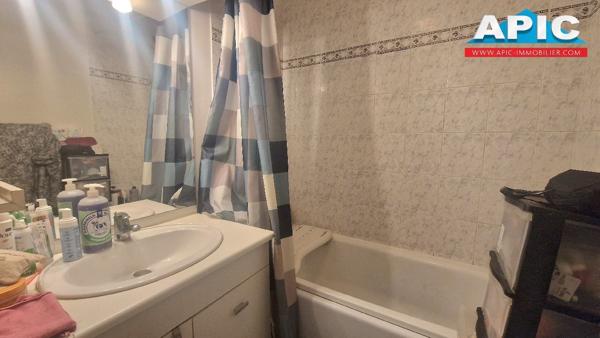 GROSLAY,

APPARTEMENT VENDU LOUÉ.

Dans résidence ...