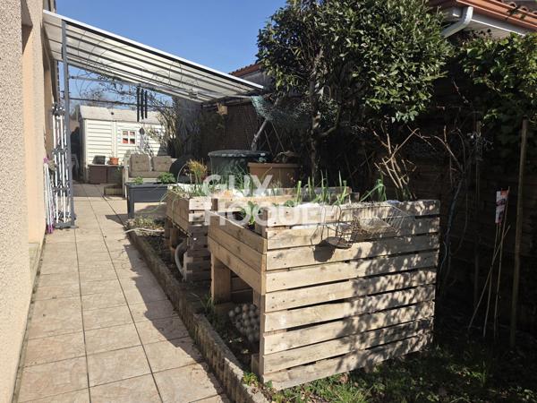 PAU (64000), Maison 4 pièces de 100 m² de 2001.