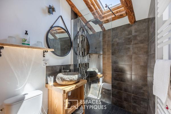 Ancien presbitère rénové en maison ou chambres d’hôtes à la montagne