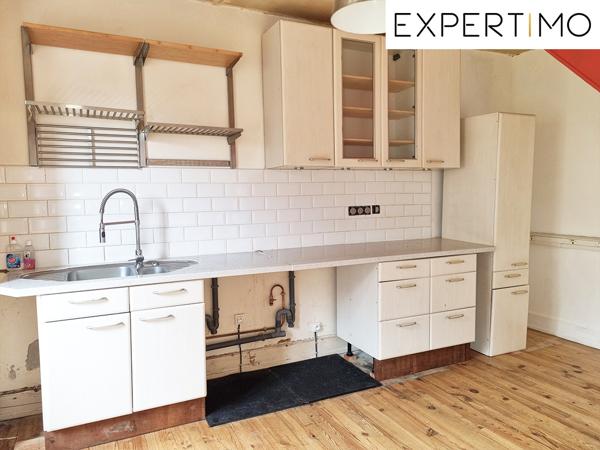 Servant (63560) Servant, Maison de 168 m² habitables avec cour et dépendances