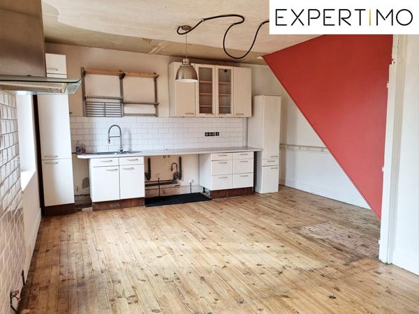 Servant (63560) Servant, Maison de 168 m² habitables avec cour et dépendances