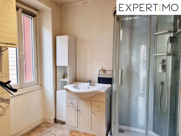 Servant (63560) Servant, Maison de 168 m² habitables avec cour et dépendances