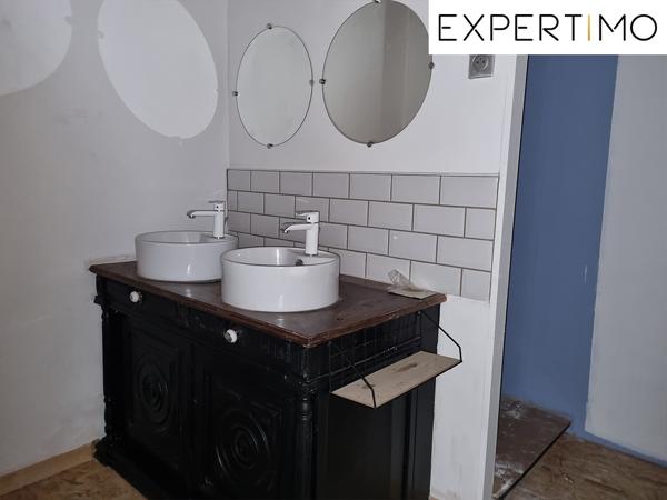 Servant (63560) Servant, Maison de 168 m² habitables avec cour et dépendances