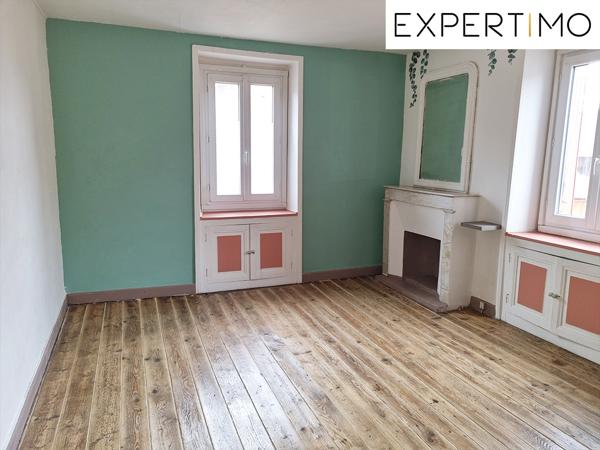 Servant (63560) Servant, Maison de 168 m² habitables avec cour et dépendances